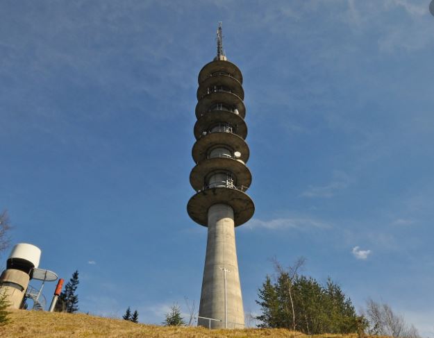 Røverkollen mast